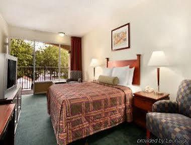 Hotel O Daylight Inn Elkhart I-90, In Номер фото